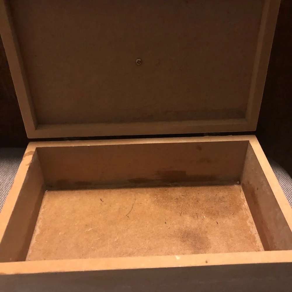White etched trinket box - Picture 3 of 4